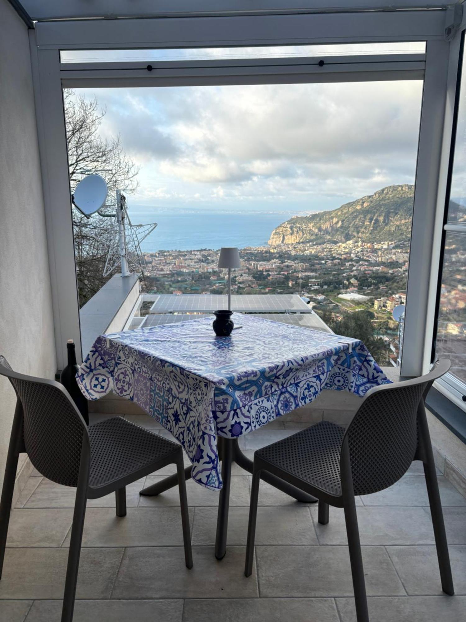 En Suite Bedroom Blue Moon Piano di Sorrento Zewnętrze zdjęcie